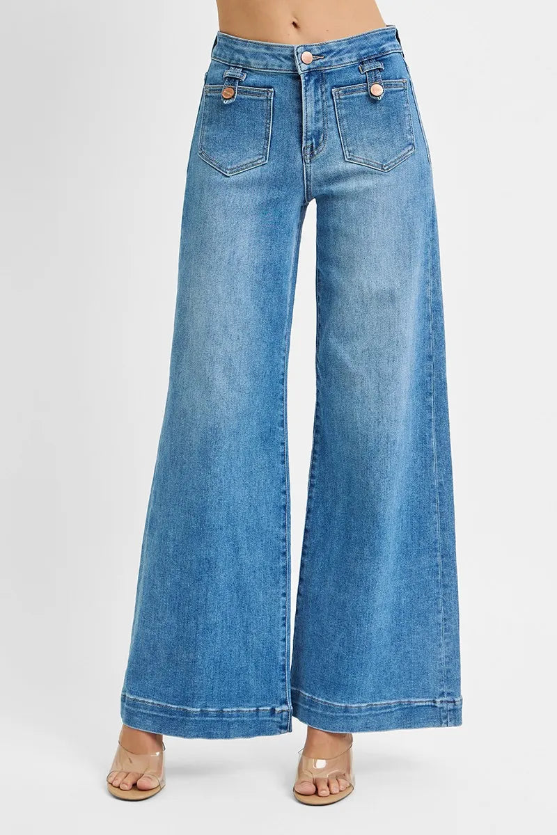 “Premium cotton-blend denim in a medium blue wash for a timeless look.”

