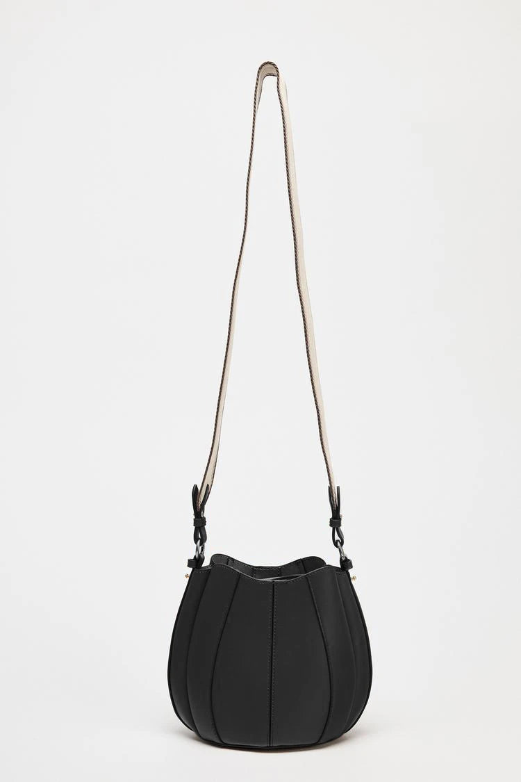 Fashionable Bucket Bag – Light, Versatile, Go Anywhere