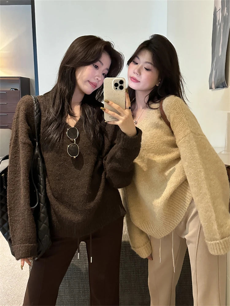 Women's V-Neck Minimalist   – Lightweight Comfort