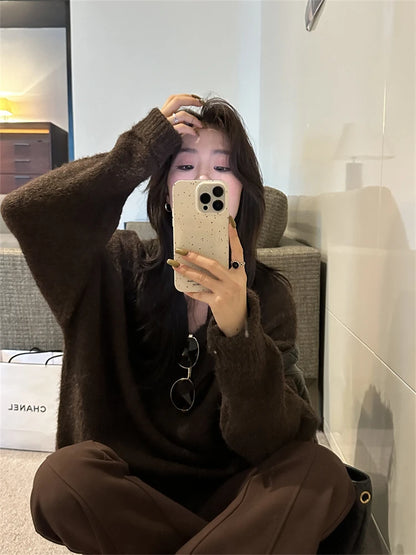 Women's V-Neck Minimalist   – Lightweight Comfort