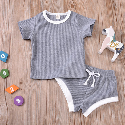 Soft texture highlight of the 95% cotton main fabric in infant two-piece set.
