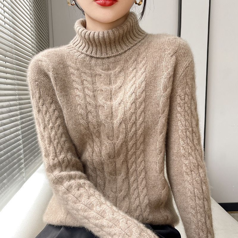 Street style – vintage women’s turtleneck cable-knit sweater