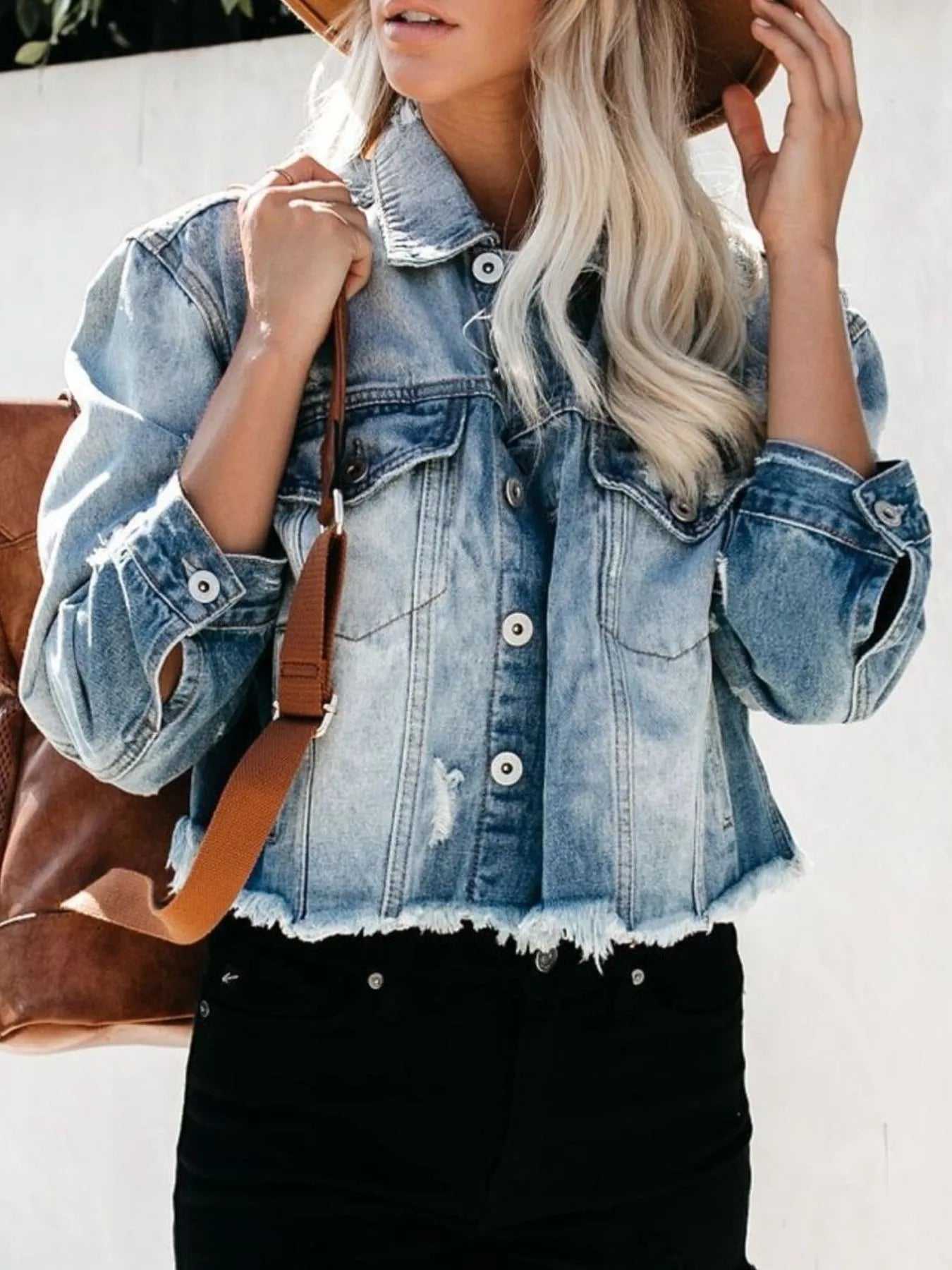 Stylish raw hem denim jacket with stretch for casual outfits

