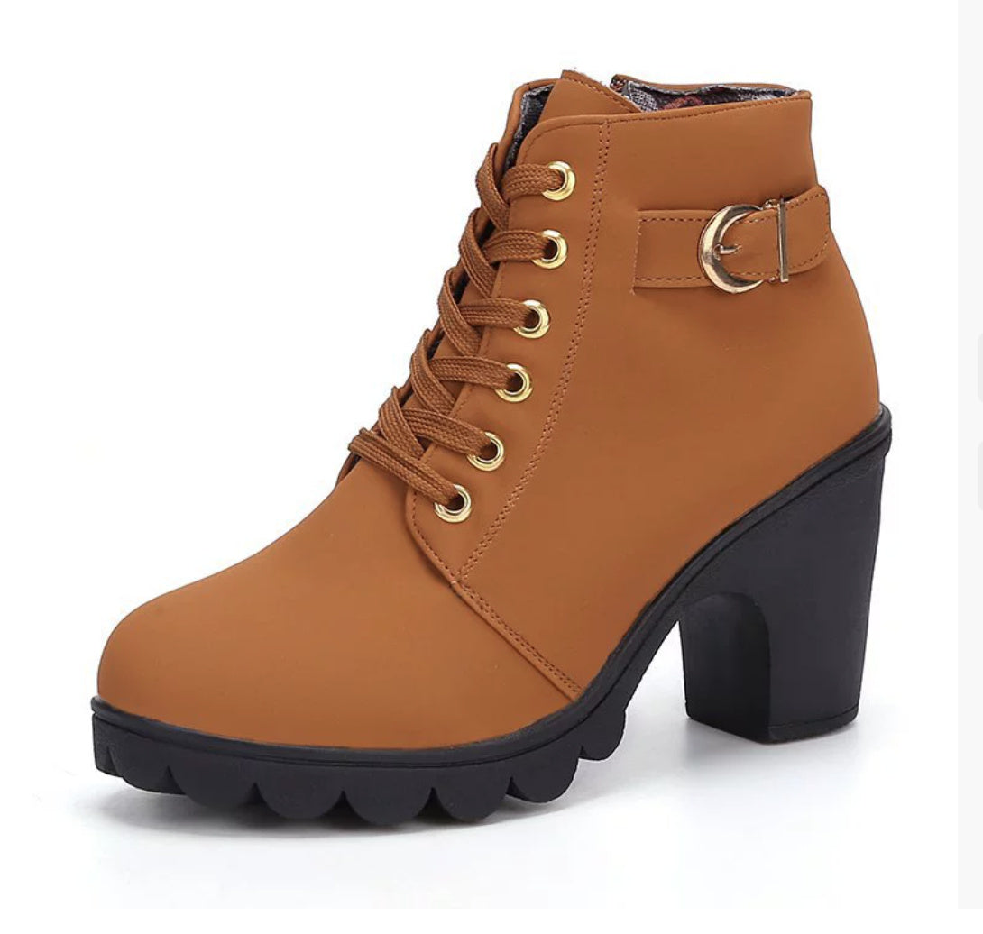 Stylish suede leopard print ankle boots – lace-up warm chunky heel women’s winter footwear.