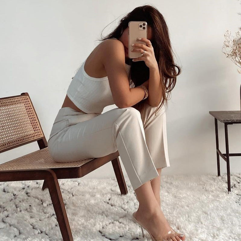 Subtle Power Move: Women's High Waist Pleated Pants with Pocket Details for Lightly Mature Style