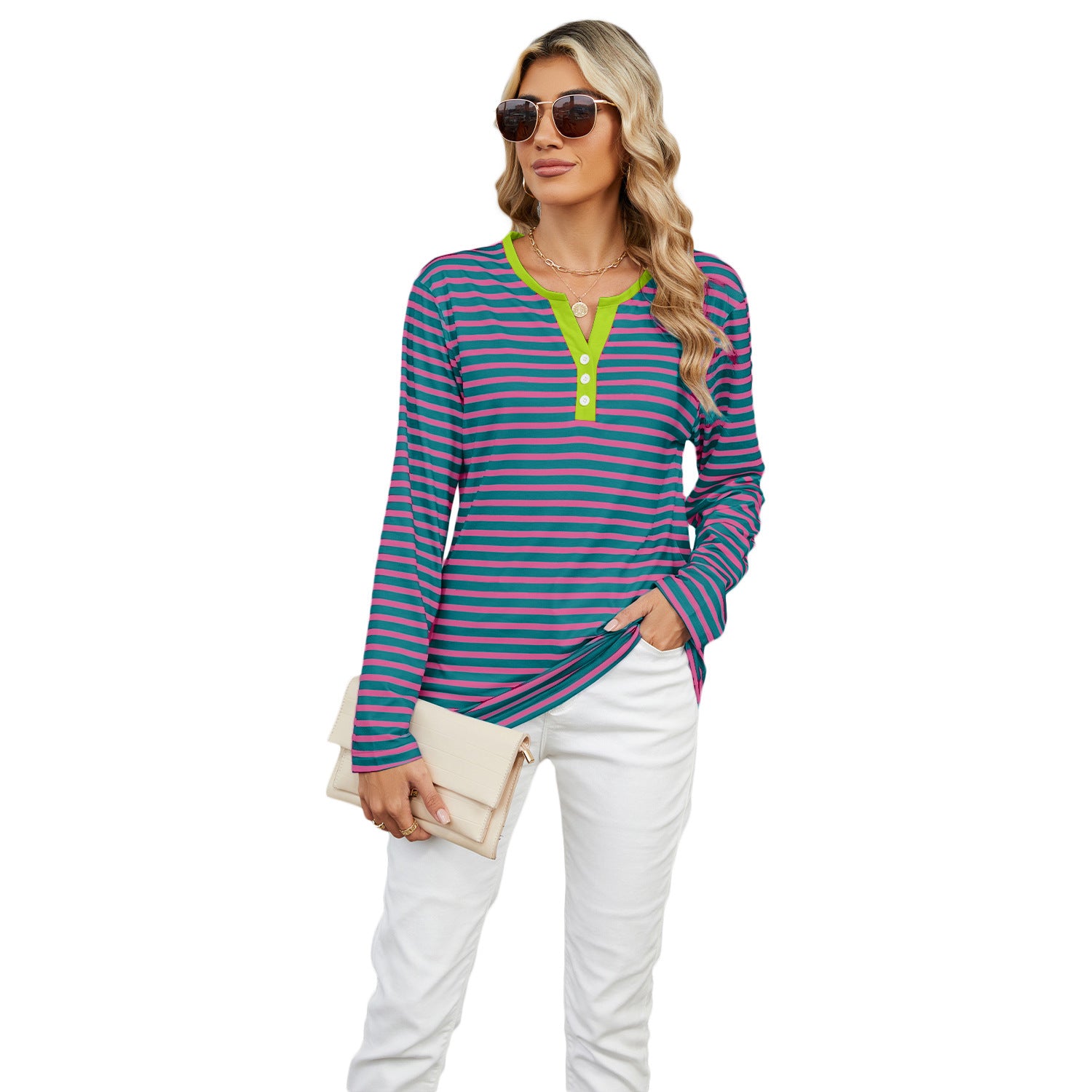 The classic V-neck cut of our Striped V-neck T-shirt flatters the neckline, adding a touch of sophistication to a casual top.

