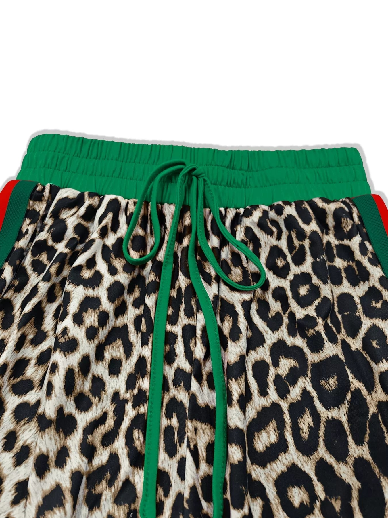 Trendy Leopard Two-Piece Ensemble: Short Sleeve Top and Relaxed Pants in Animal Print