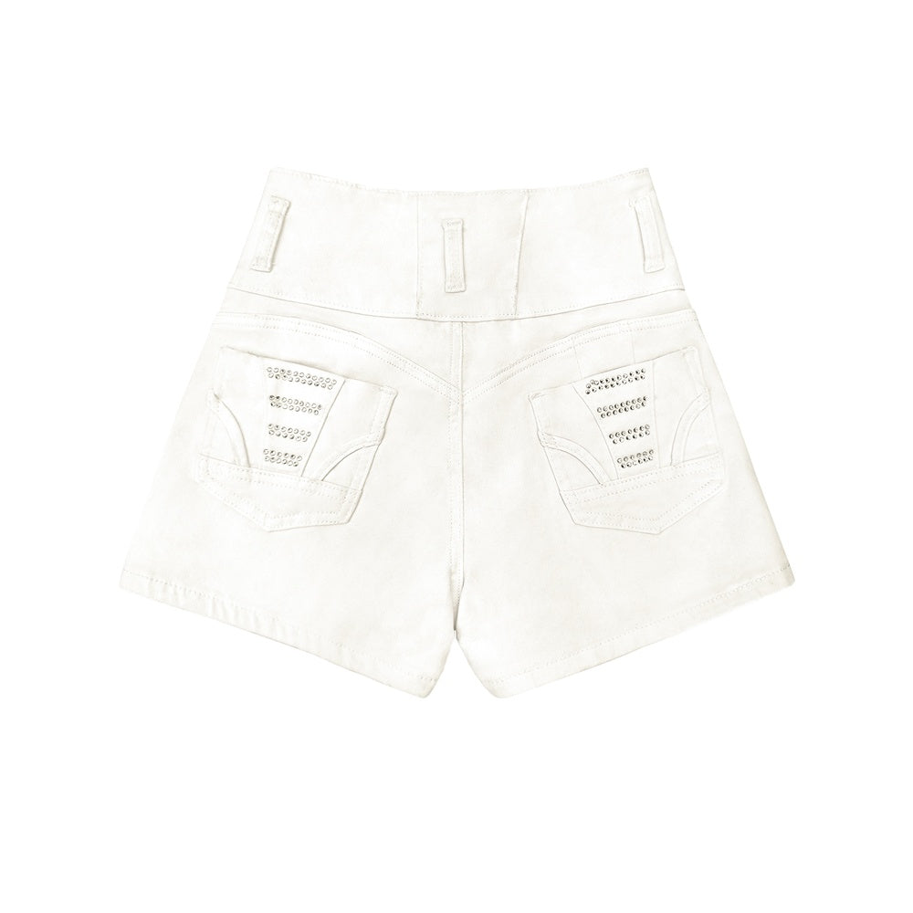 Trendy summer outfit with white stretch shorts and off-shoulder top

