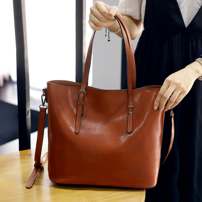Versatile Messenger Bag – Chic Office to Weekend Style