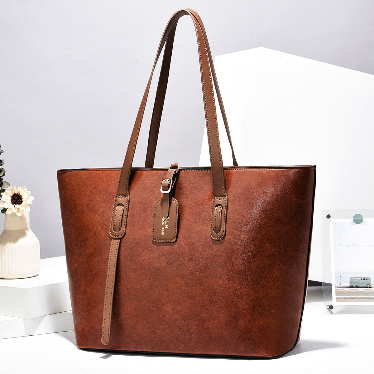 Women's Leather Pattern Shoulder Messenger Bag – 32×13×27 cm capacity fits tablet, wallet, makeup, keys
