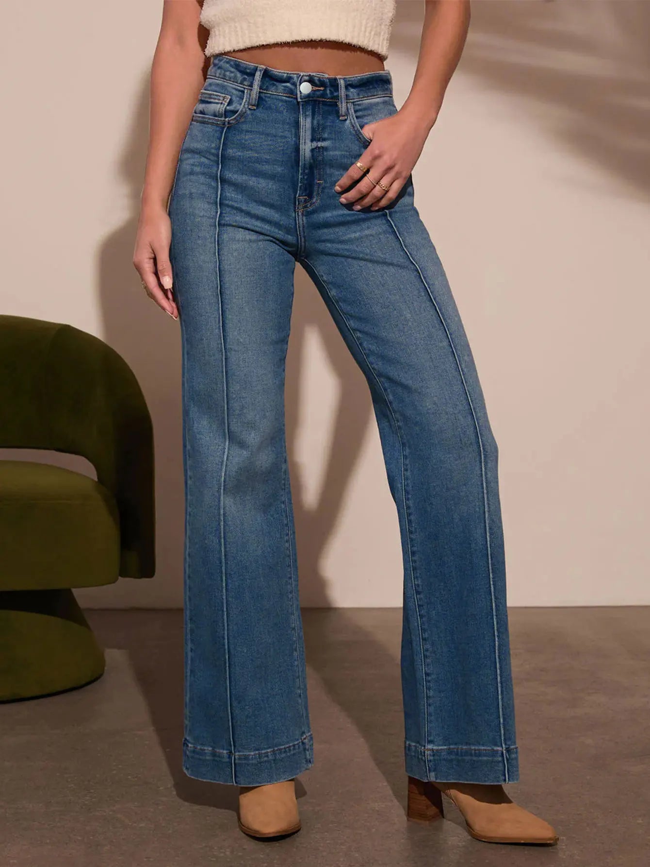 Women’s high waist straight jeans – close-up button fly detail
