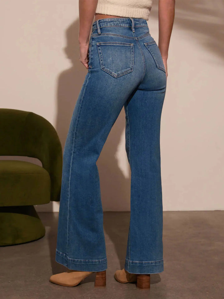Women’s high waist straight jeans – office to casual outfit
