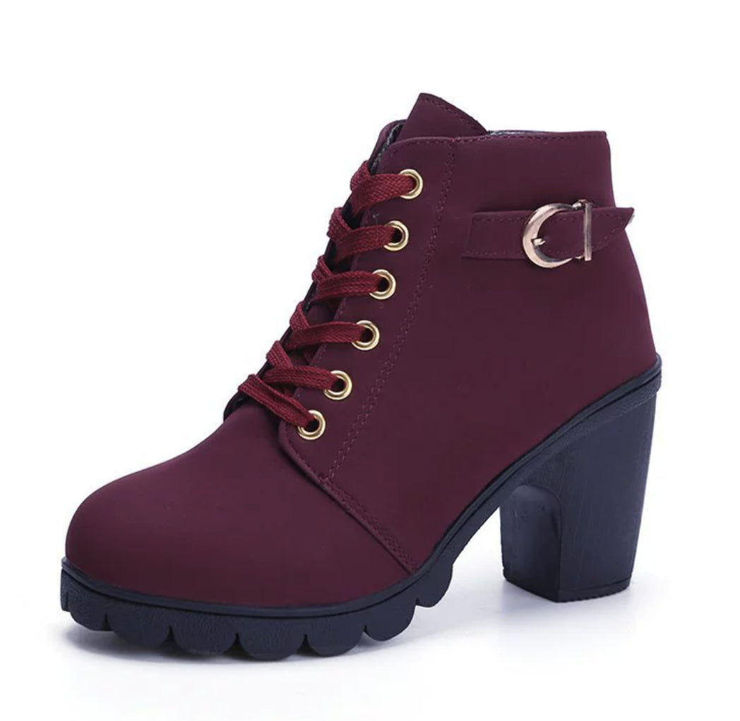 Women’s leopard print suede ankle boots with chunky heel – lace-up round toe winter shoes.