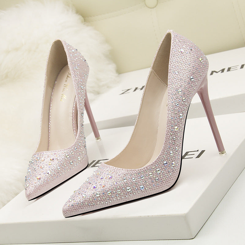 Women’s stiletto heels – timeless solid-color dress pump