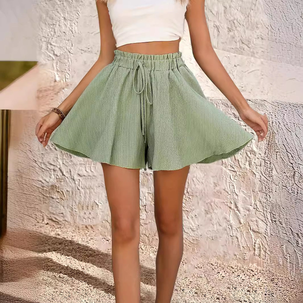 Women's summer shorts pantskirt – black outfit close-up