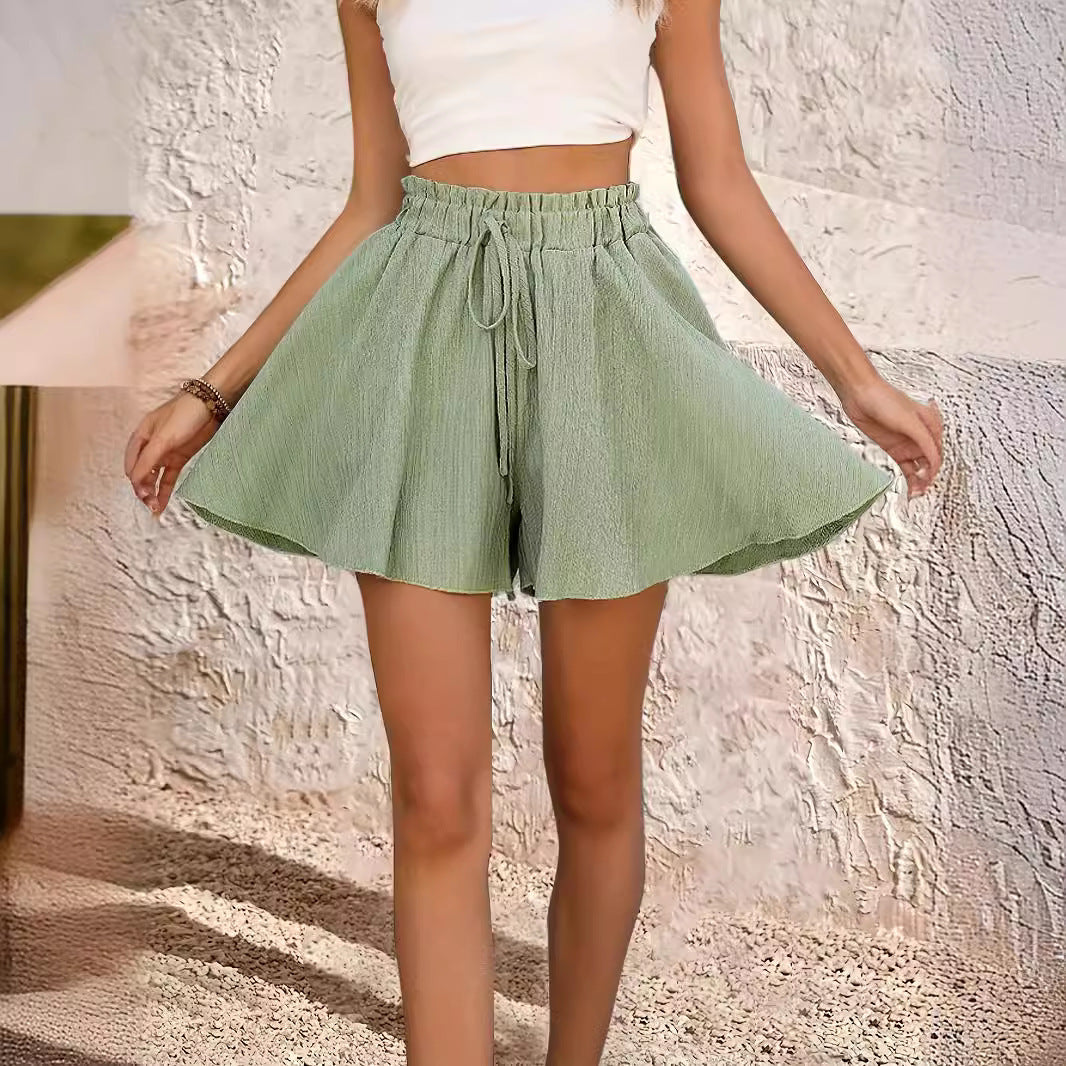 Women's summer shorts pantskirt – black outfit close-up