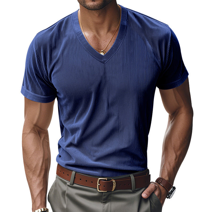 loose casual men's V-neck t-shirt loose fit chest and length proportion