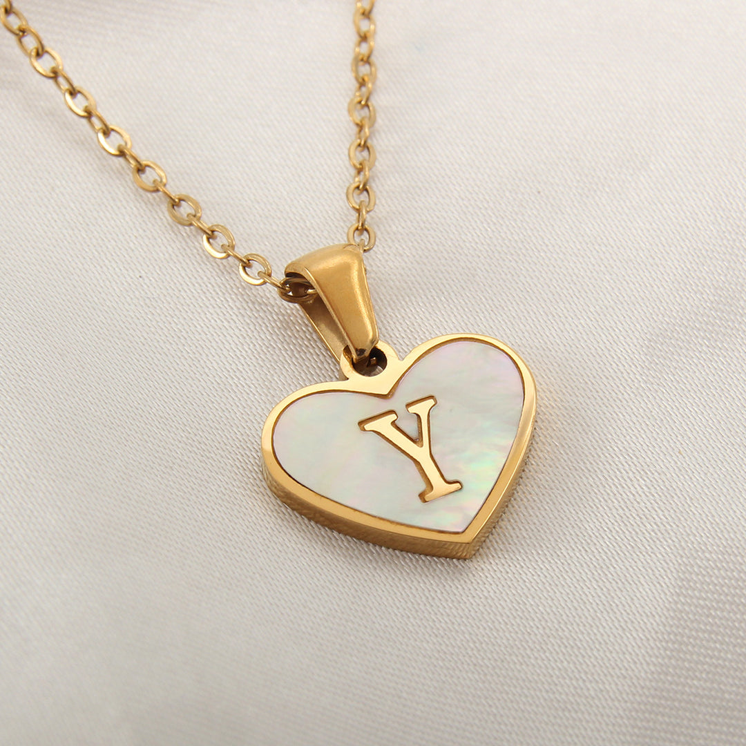 Gold-plated heart letter necklace with stainless steel material, 45+5 cm chain and selectable initial - Product detail image.