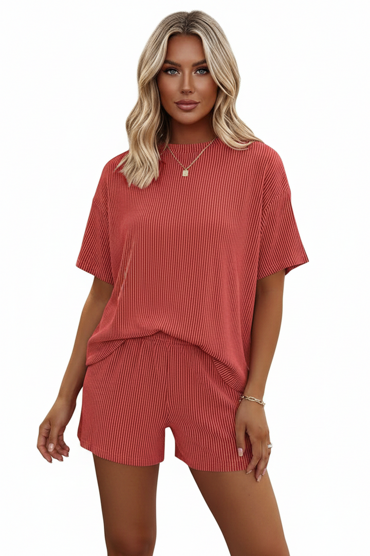 Front-view of model wearing grey women&