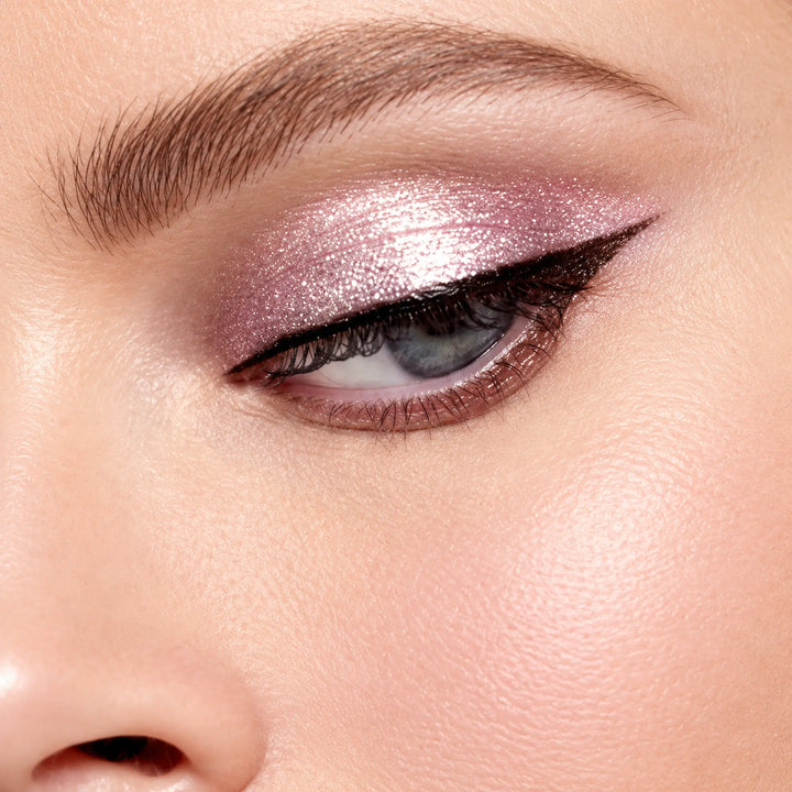 Close view of PHOERA Baby Rose pink shimmer eye makeup and black eyeliner