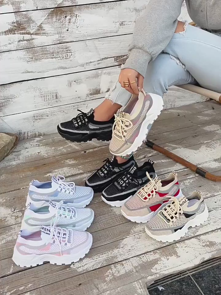 women’s flyknit sneakers rubber sole flexibility detail