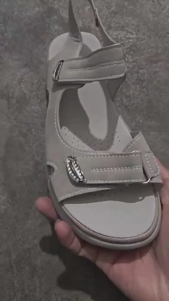 Casual summer sandals for women with open toe front and sporty design for beach and travel looks